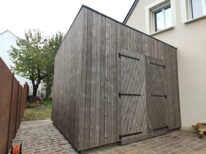 Extension maison sur mesure avec bardage vertical Airvault