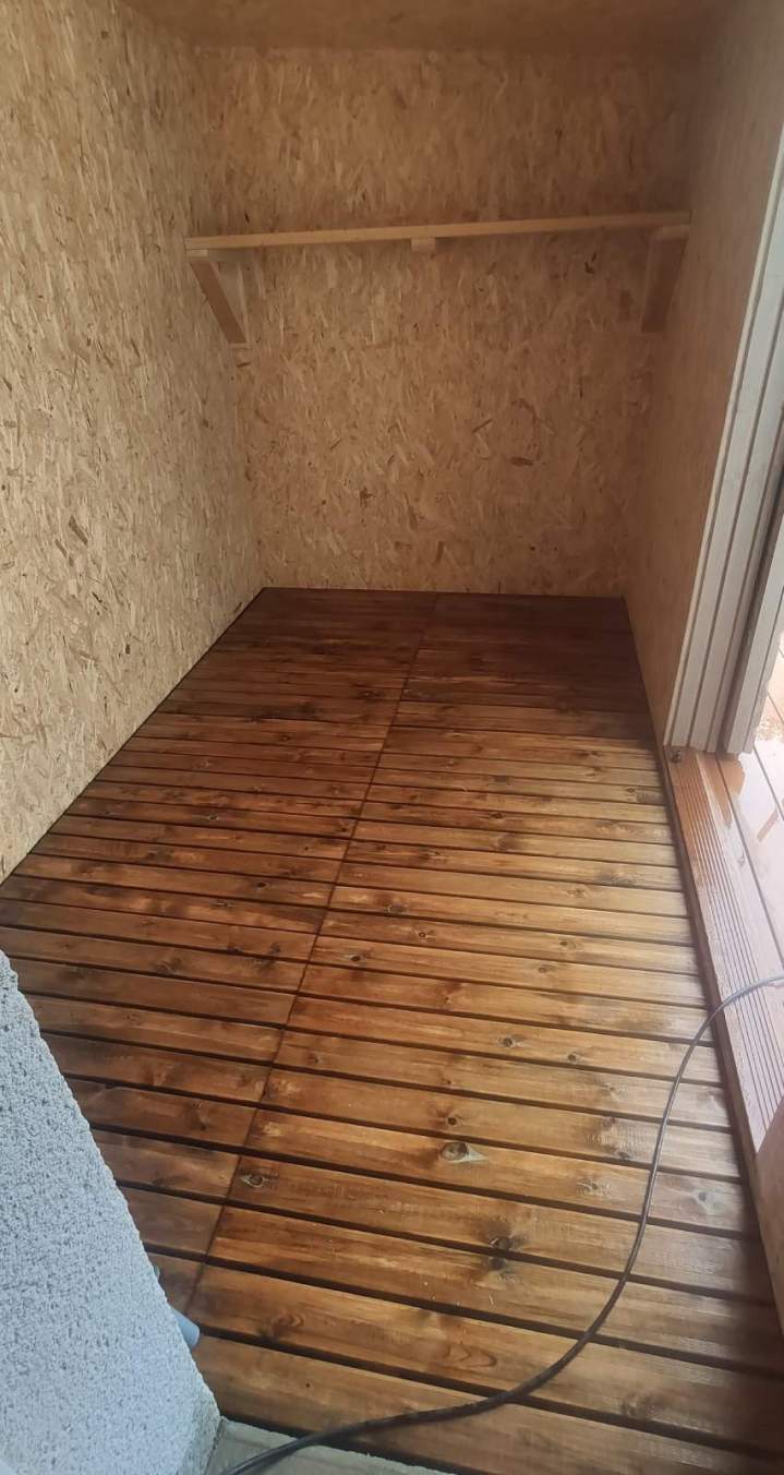 Plancher en lames de bois vernies Airvault